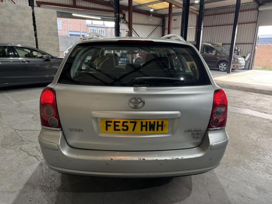 Toyota avensis t25 2.2 d-cat