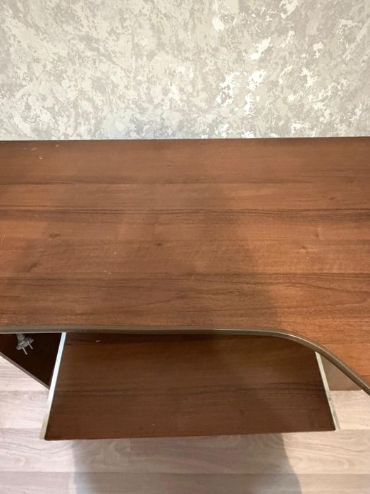 Продам компьютерный стол