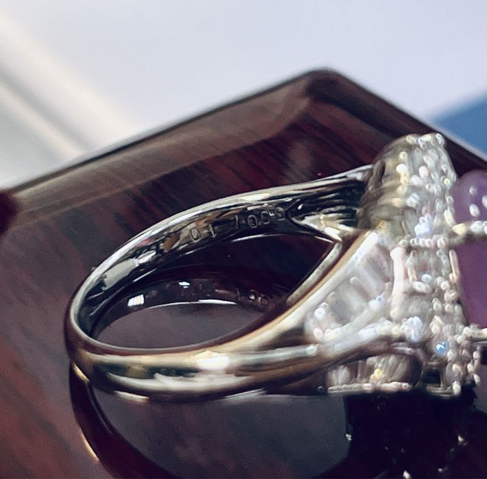 Платинен пръстен със звезден сапфир и брилянти