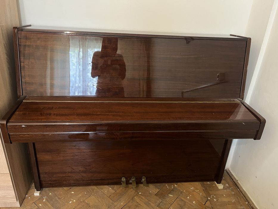 Vând Pianina Riga