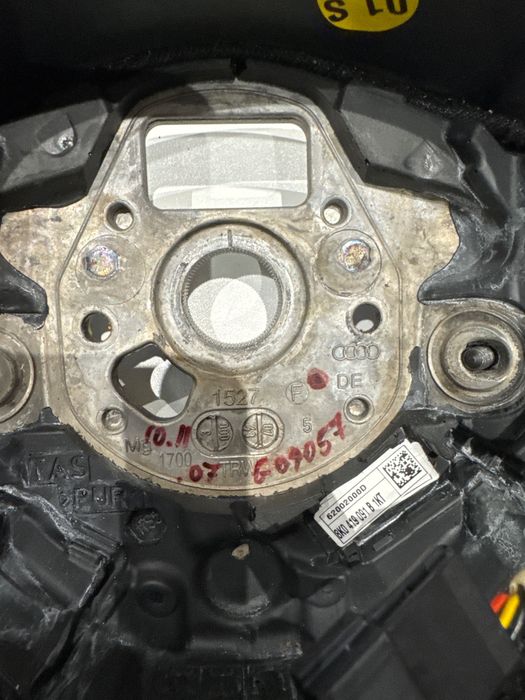 Audi A4 B7 кожен волан Ауди А4 Б7