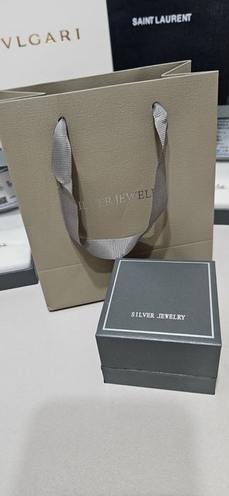 Продам сережки серебряные с муссанитами