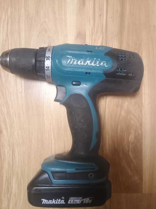 Vând Makita DDF453SYE cu baterie inclusa