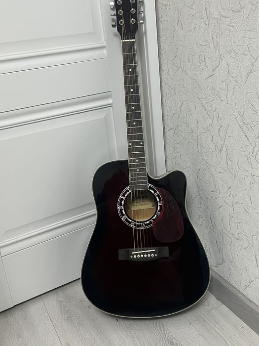 Продаю акустическую гитару