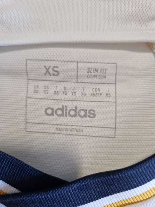 Vand 2 tricouri Real Madrid