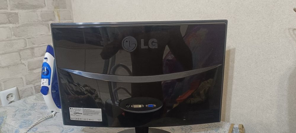 Монитор 20" LG Flatron E2040T / LED / DVI и VGA