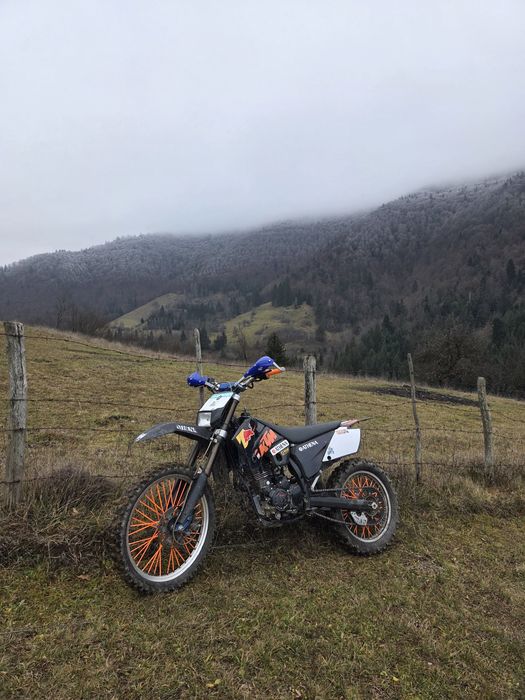 Vând s-au schimb ktm 250, in 4 timpi ,