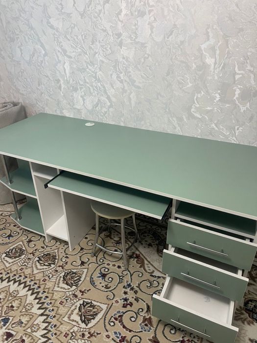 шкаф,сабақ оқитын парта сатылады срочноо