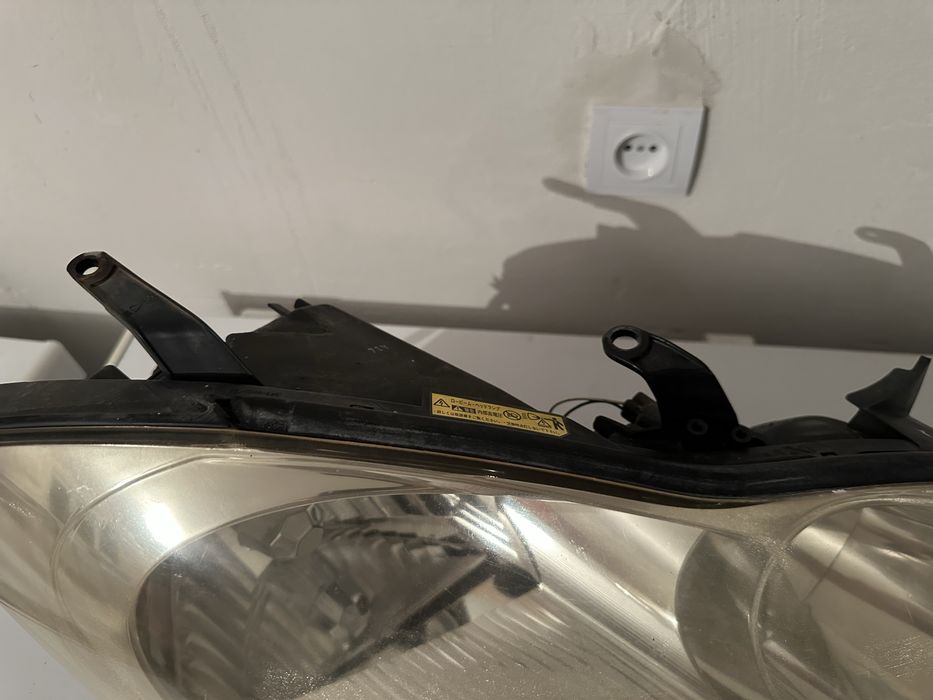 Toyota ipsum фары