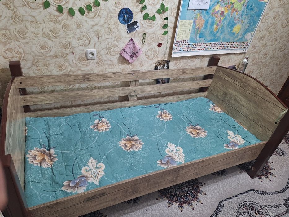 Продам кроват длина 1.85. Ширина 0.83 см..