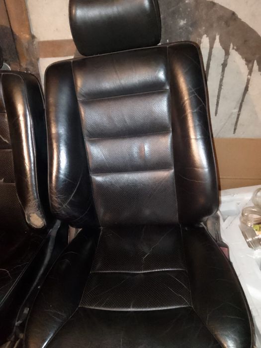 Продам сиденья на мерс 124