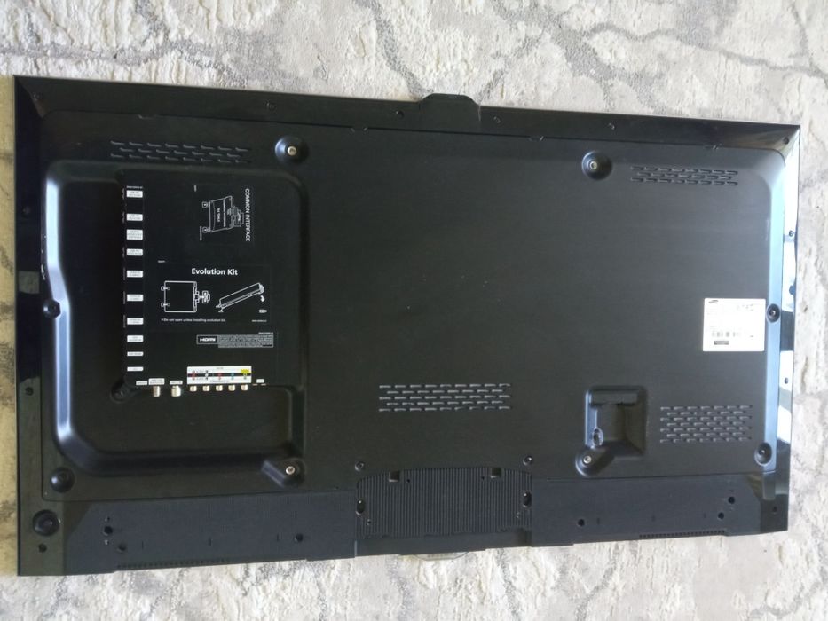 Продам телевизор Samsung UE46ES8007, сломан экран