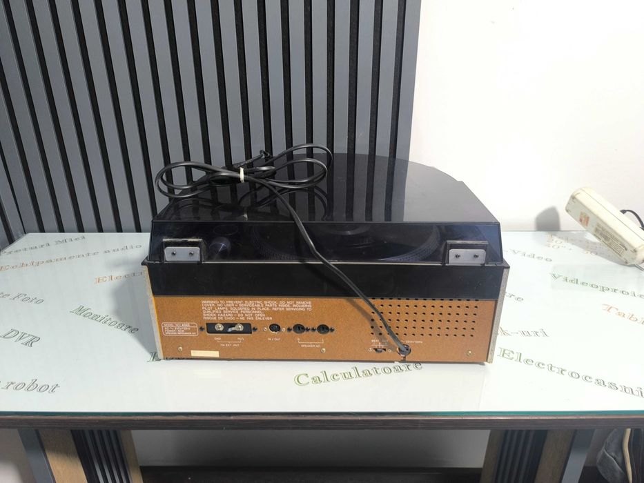 Sistem Audio All-in-One Model 4042 - Pick-up, Casete, Radio