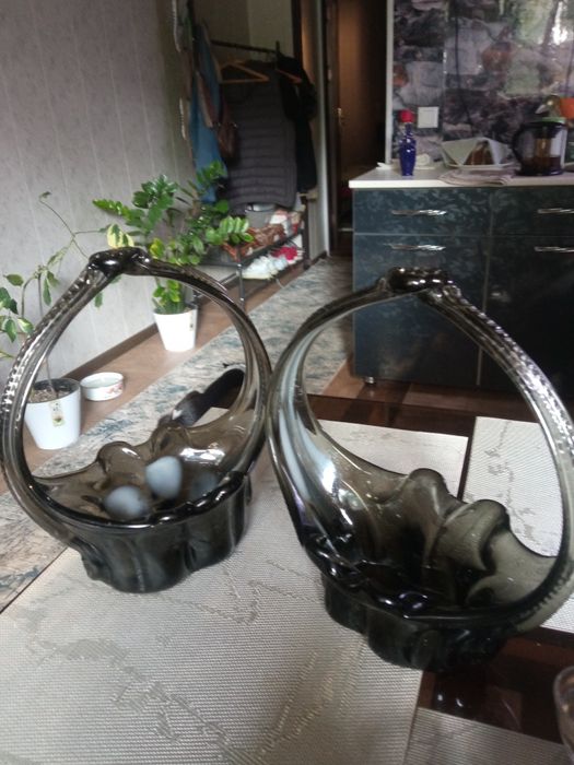 Корзинки цветного стекла