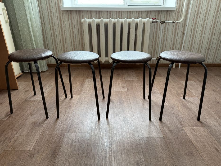 Табуретки 4 штуки