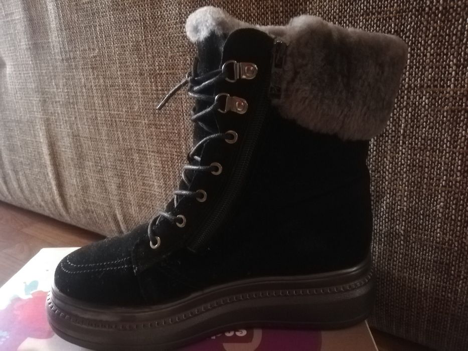 Продам зимние ботинки