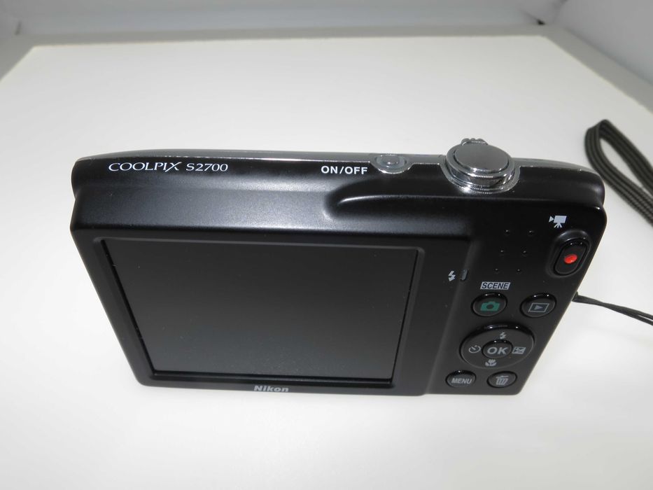 Nikon Coolpix S2700 ултра тънък компактен фотоапарат, дигитална цифрова камера като НОВА - 16 мегапискела, 6х оптичен зум, тествана и работи отлично