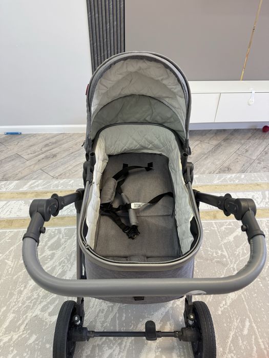 Продам срочно универсальную коляску