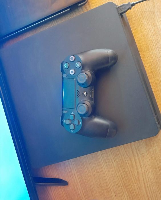 PlayStation4Slim