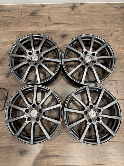 Продается диски R17  в отличном состоянии