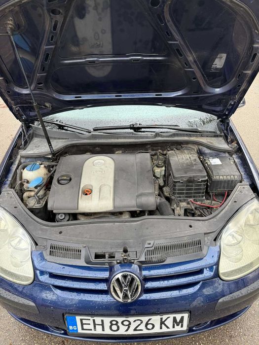 Продавам Голф 5 FSI 1.6