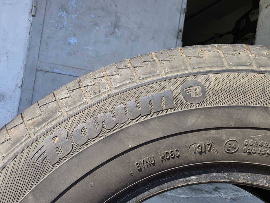 2 бр. гуми за бус 225/70/15C Barum DOT 1317 8 mm