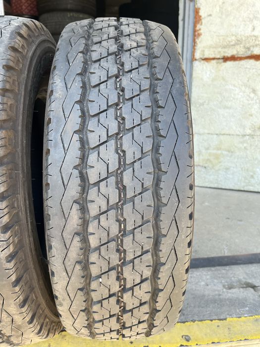 2 бр. гуми за бус 215/70/15C Brigdestone DOT 0718 9 mm