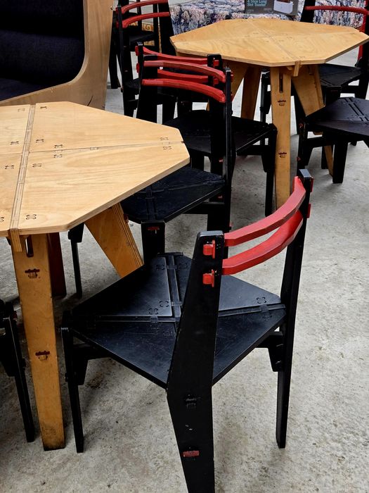 Дървени маси и столове