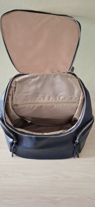 Rucsac din imitatie piele, albastru, model clasic, stare foarte bună