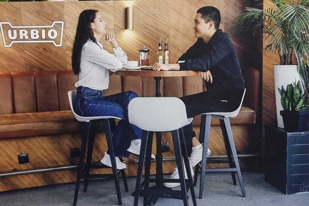 Стул пластиковый "Стаф" барный