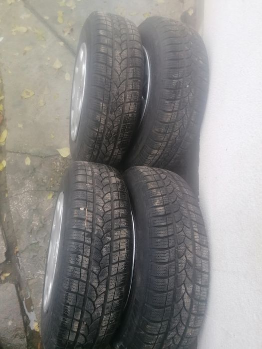 Vânt roți iarna golf 4 preț 500 lei capacele incluse în pret