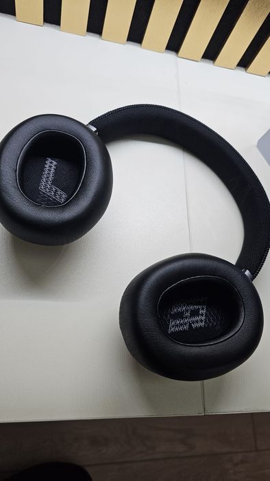 Vând casti jbl 660NC