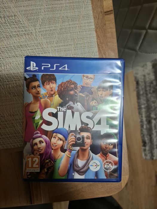PlayStation 4 + игри + един джойстик