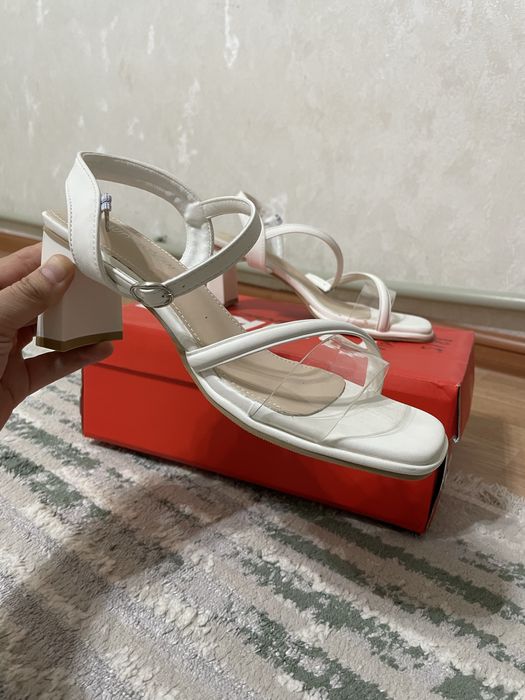 Женская обувь кроссы