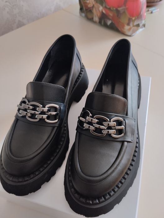 Продам женскую обувь