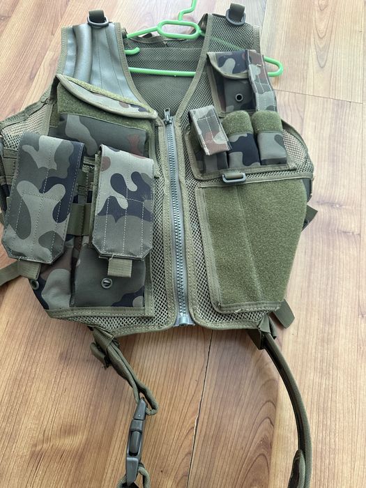 Продавам камуфлажен елек за еърсофт