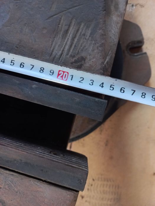 Тиски поворотные слесарные.