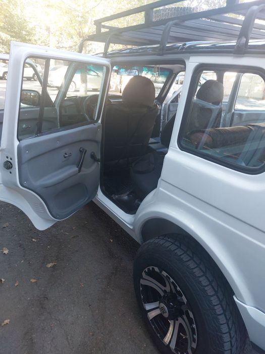 Нива 4*4. 4дверная, 2008 года, карбюратор.