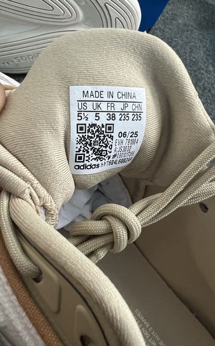 Adidas Ozelia bej crem noi mărimea 38