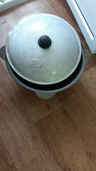 Продам афганский казан на 8л ,и обычный чугунный казан на 10л