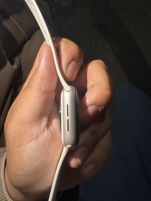 продам срочно Apple Watch SE2