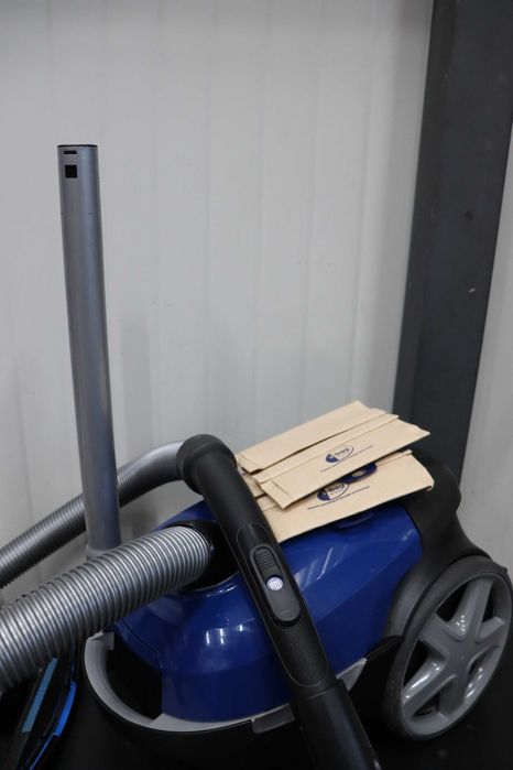 Philips Performer XD3110 прахосмукачка с торба Series 3000, 900W