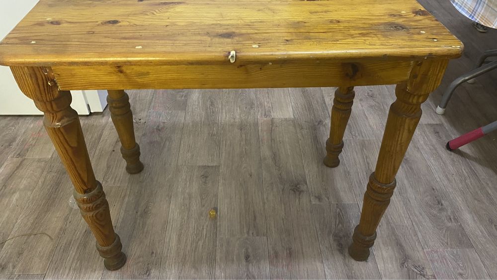 Стол деревянный