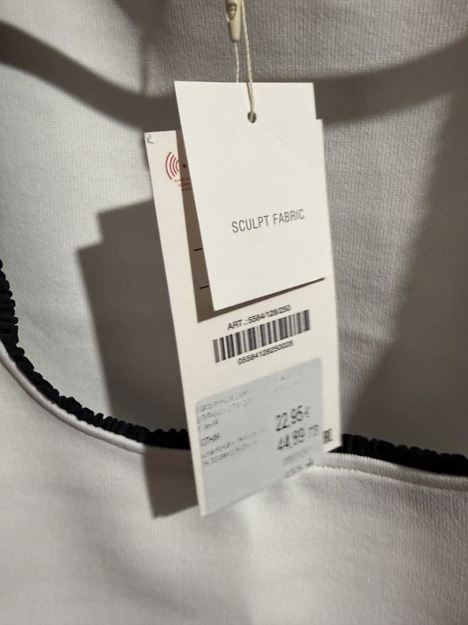 Дамски топ на марката  zara