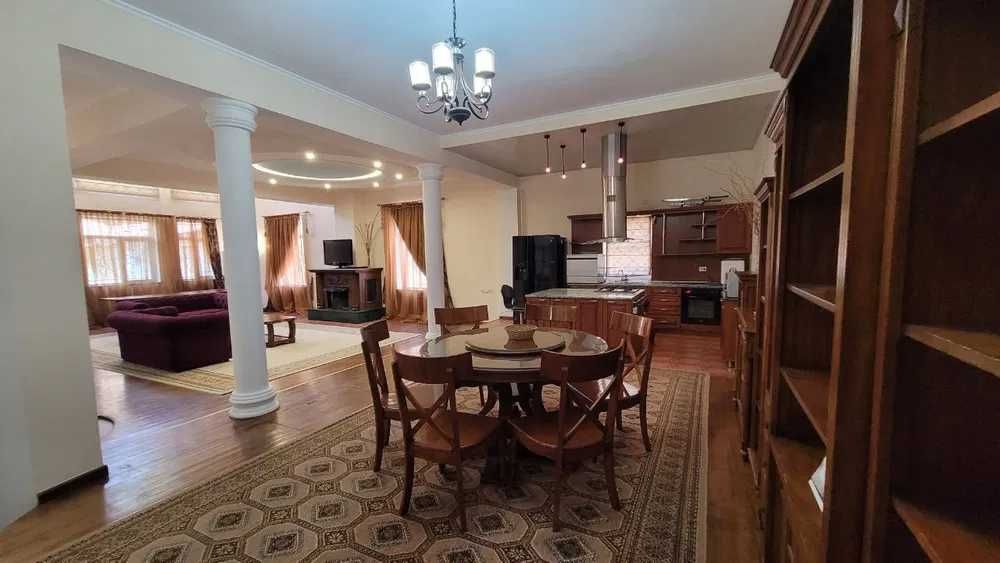 Сдаётся  хороший участок с бассейном и сауной в центре города