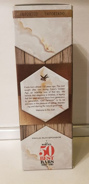 Кутия и празно шише от алкохолна напитка