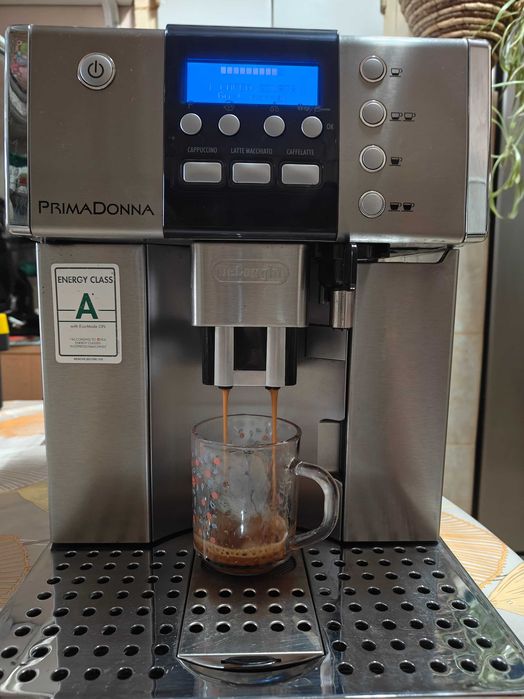 De vanzare Espressor automat De'Longhi PrimaDonna