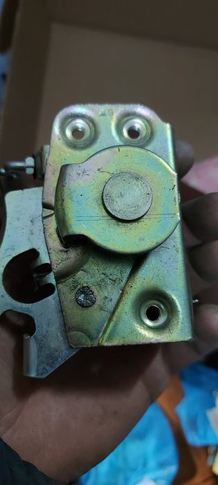 Замок на дверь ваз 2105