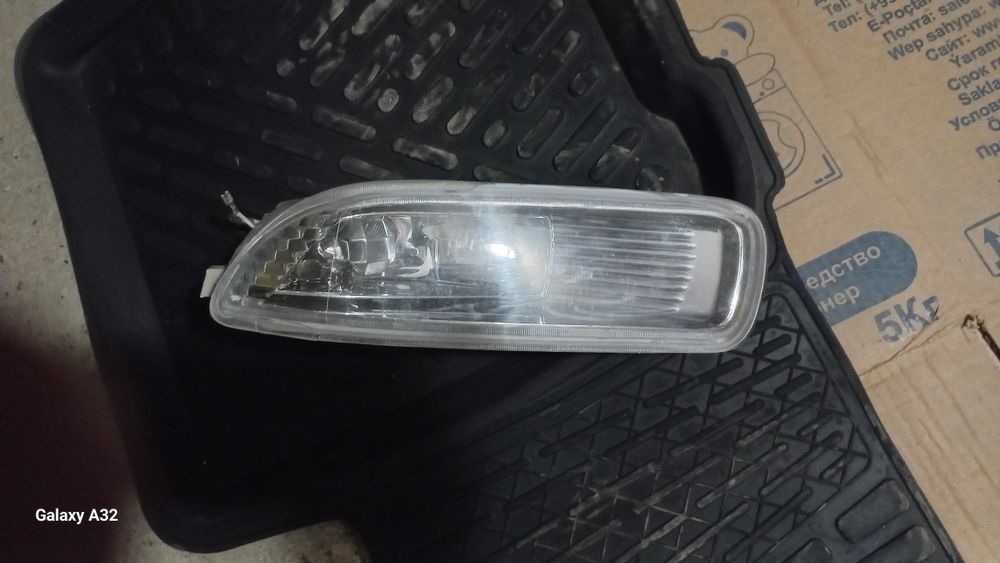 Туманник на тайота королла