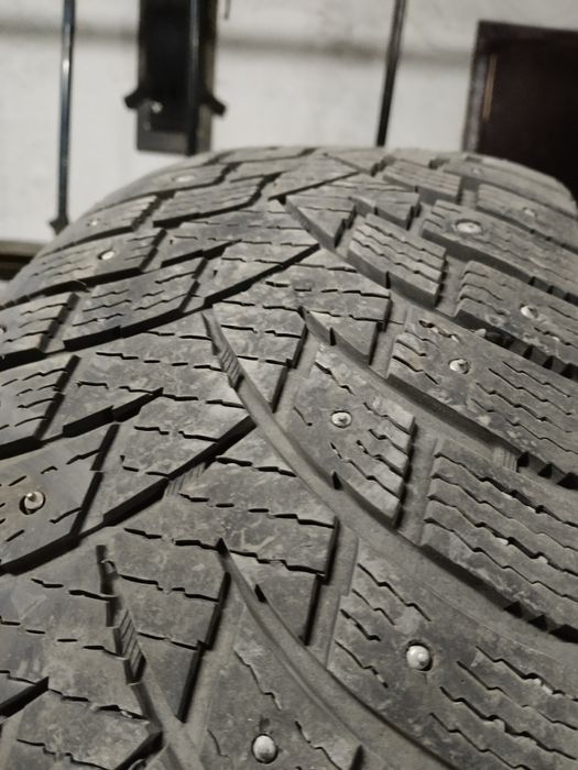 Шины зимние 275/60R20